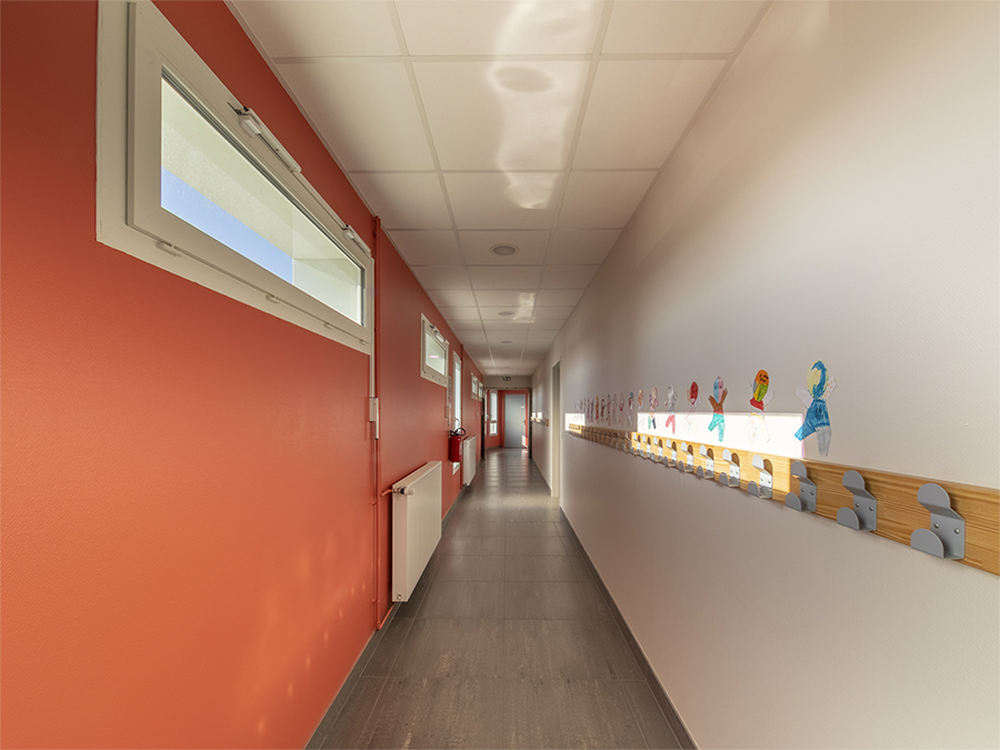 Intérieur - couloir - Réhabilitation & extension du groupe scolaire