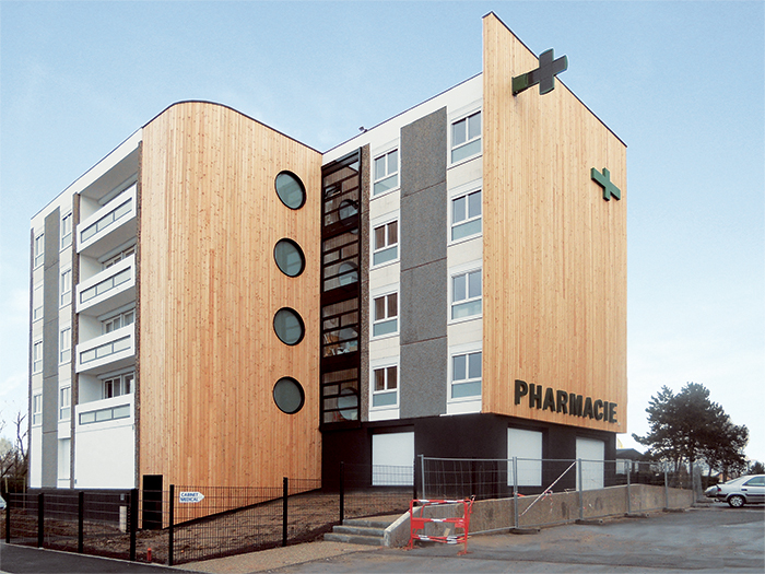 Vue principale du centre médical - Reconversion d'un immeuble de logements en centre médical