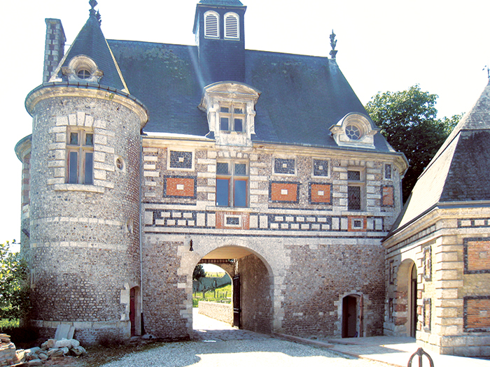 Vue depuis la cours - Réhabilitation & reconversion d'un château historique