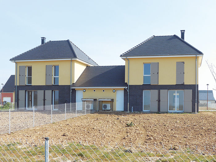 Vue de deux logements T4 depuis les jardins - Projet Éole, 16 maisons individuelles & lots libres