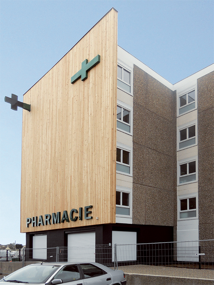 Vue sur la façade principale - Reconversion d'un immeuble de logements en centre médical
