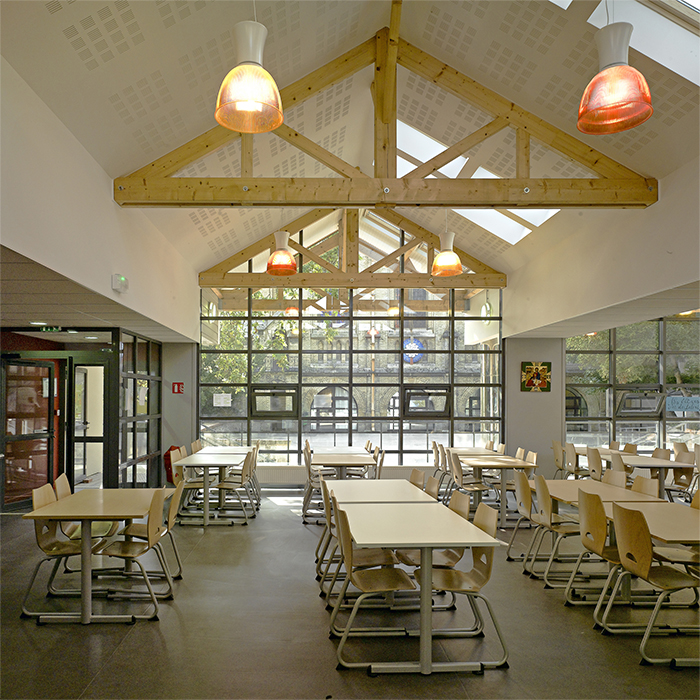 Vue intérieure du restaurant scolaire - Restaurant scolaire du collège des Ormeaux